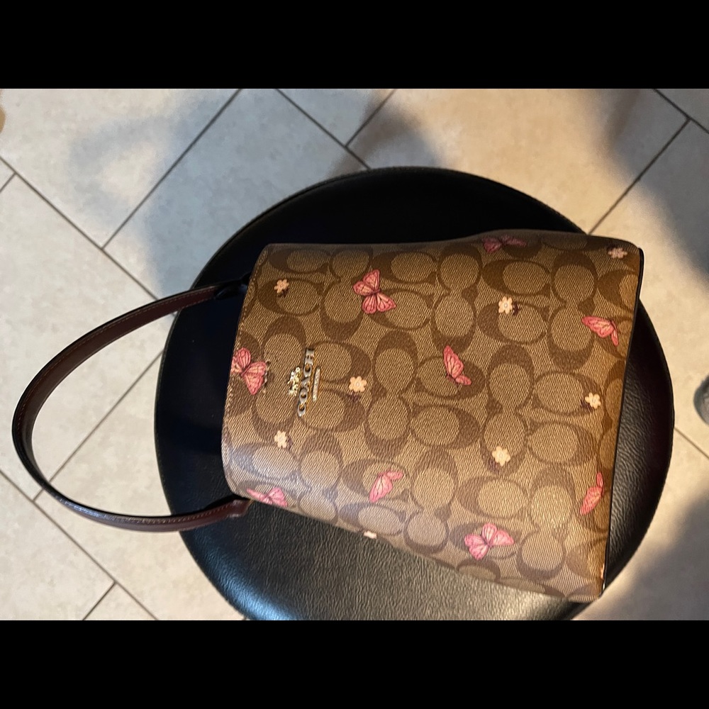 So cute small satchel with adjustable/removable strap versatile practically new